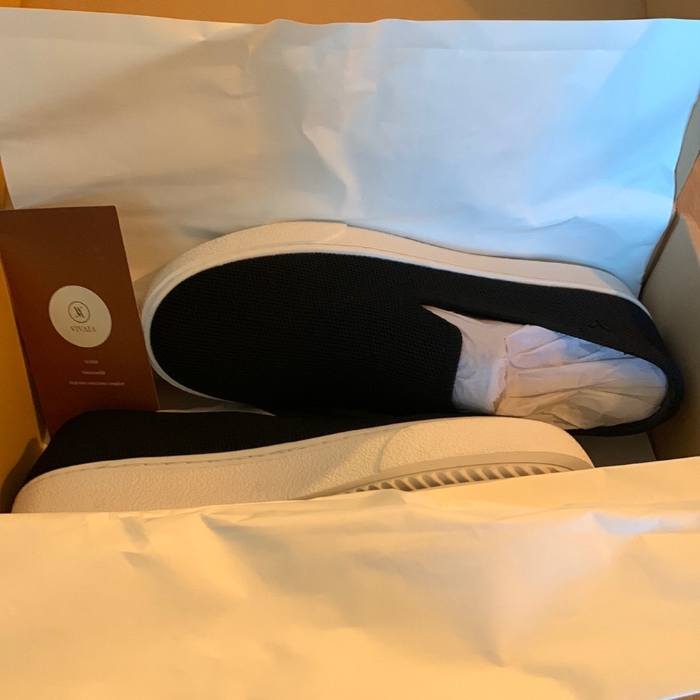 NWT Vivaia Sneakers
